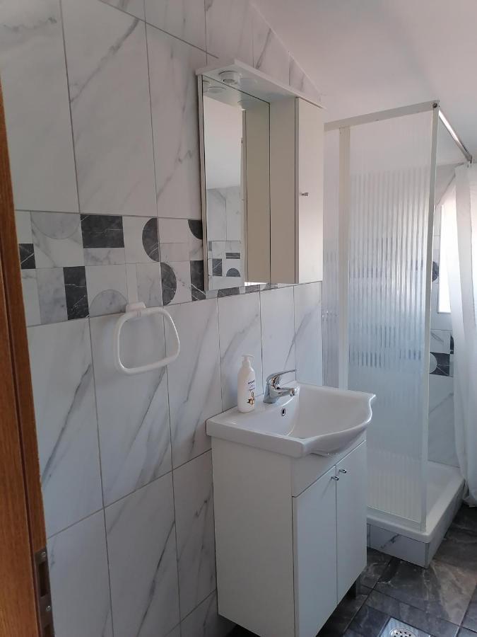 Apartment Luce And Ante Bibinje Bagian luar foto